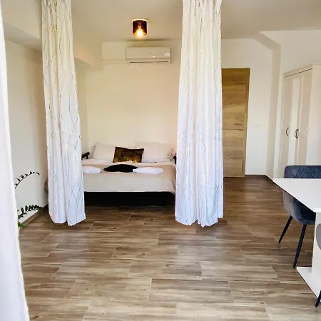 Apartment For2 In